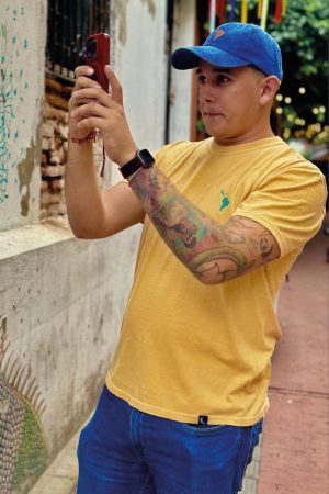 Camiseta Bordada Latinoamérica - Imagen 3