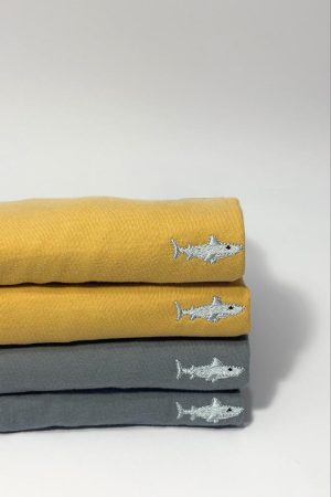Camiseta Bordada Tiburon - Imagen 5